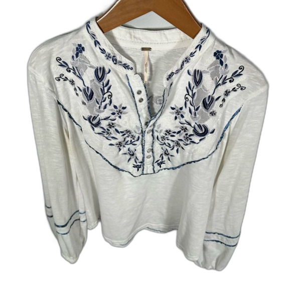 Free People Sundance Embroidered Henley Blouse Top Size Medium Bohemian Coastal - Picture 16 of 16